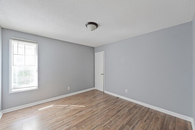 Building Photo - 27 Carolane Dr