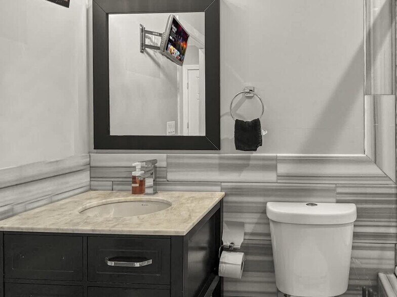 Building Photo - 1401 N 5th St