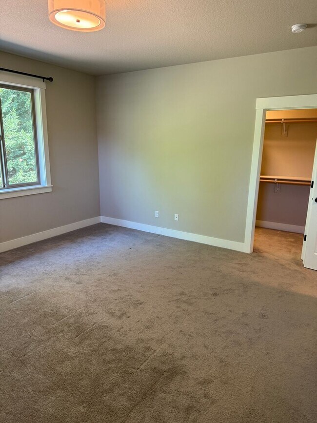 Building Photo - Single Family Home