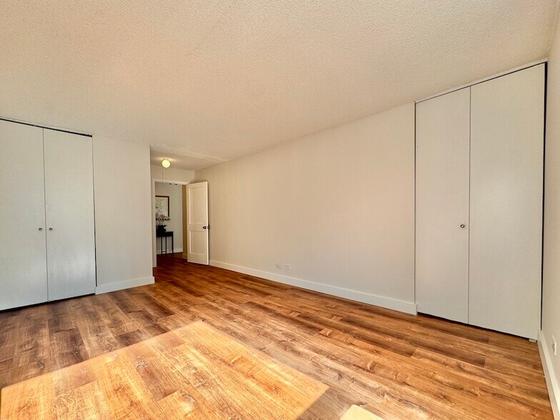 Bedroom - 200 N Dearborn St
