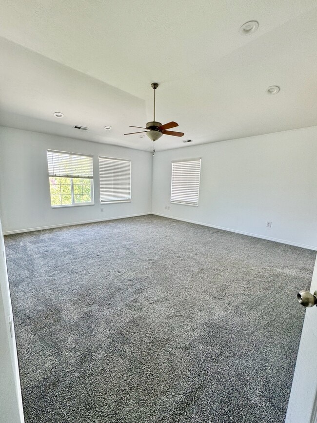 Building Photo - 873 E 2900 N