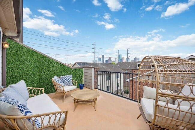 Building Photo - 2110 Shearn St