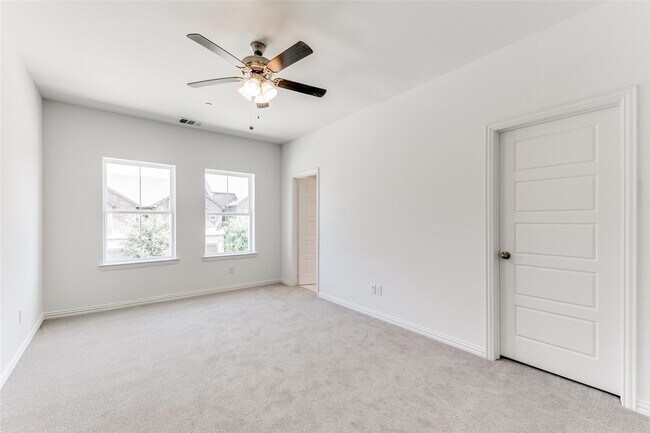 Building Photo - 2422 Ash Ln