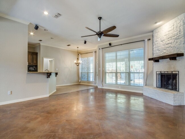 Building Photo - Incredible 4-bedroom, 3-bath Home with sparkling Pool on a gorgeous lot in highly sought-after Al...