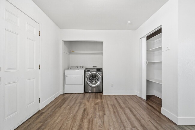 Building Photo - $1,395.95 2-bed, 1-bath, located in Denver with a washer and dryer.