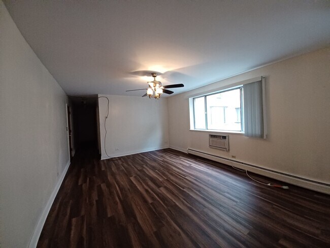 Building Photo - 7320 N Rogers Ave