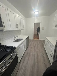 Building Photo - 500 W