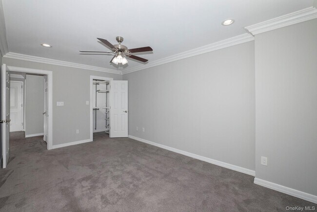 Building Photo - 425 Newbridge Rd