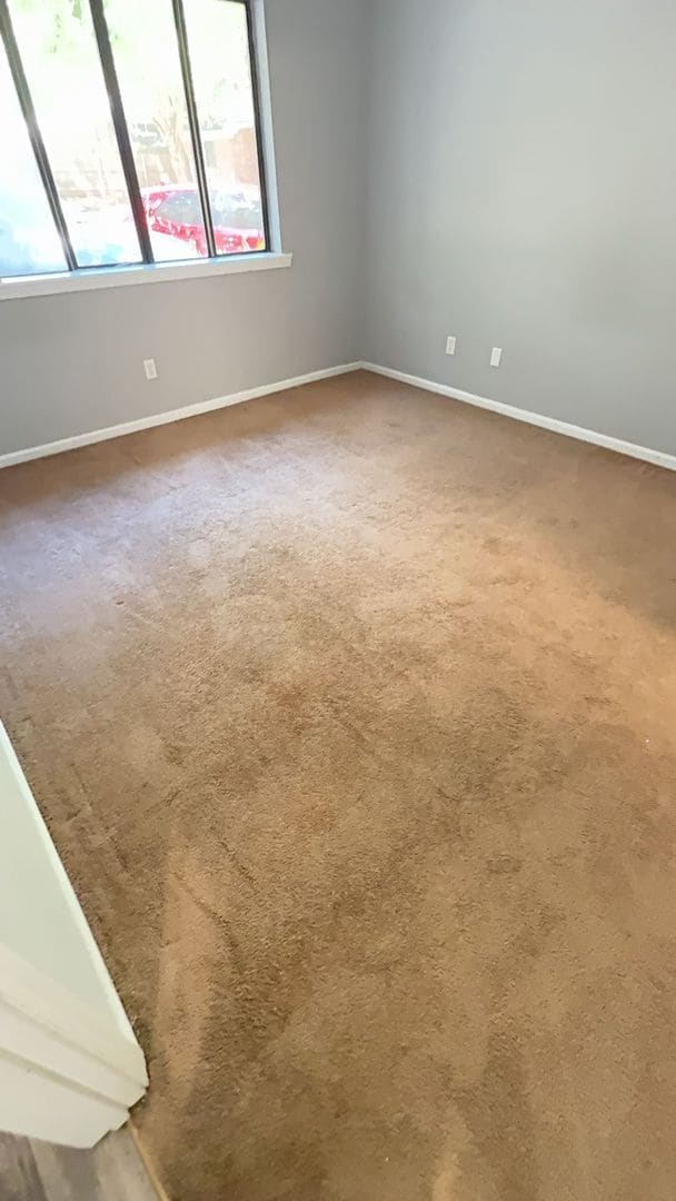 Building Photo - Updated 2-Bedroom Townhome Across from Sum...