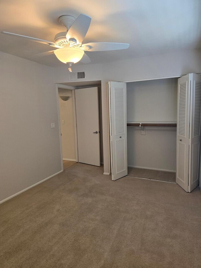 Building Photo - 1615 W Summit Pl