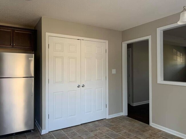 Building Photo - 2837 Teakwood Dr