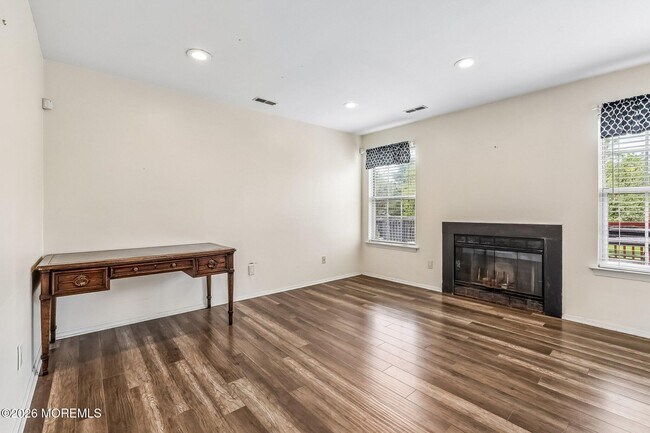 Building Photo - 418 Dorchester Way