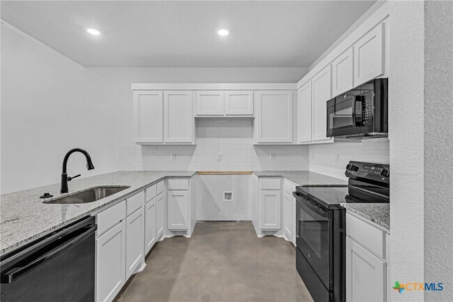 Building Photo - 907 Smoke Tree Ln