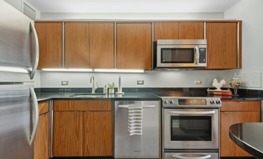 Building Photo - 260 E Chestnut St