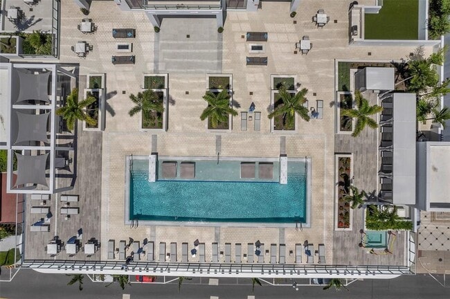 Building Photo - 301 1st St S