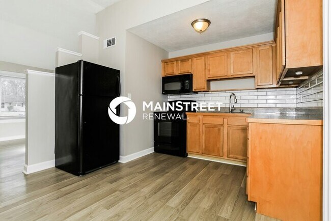 Building Photo - 3 Bedroom Pet-Friendly Home in LOUISVILLE, KY with Main Street Renewal