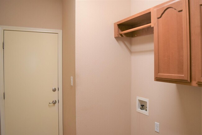 Building Photo - 14350 N Cave Dr