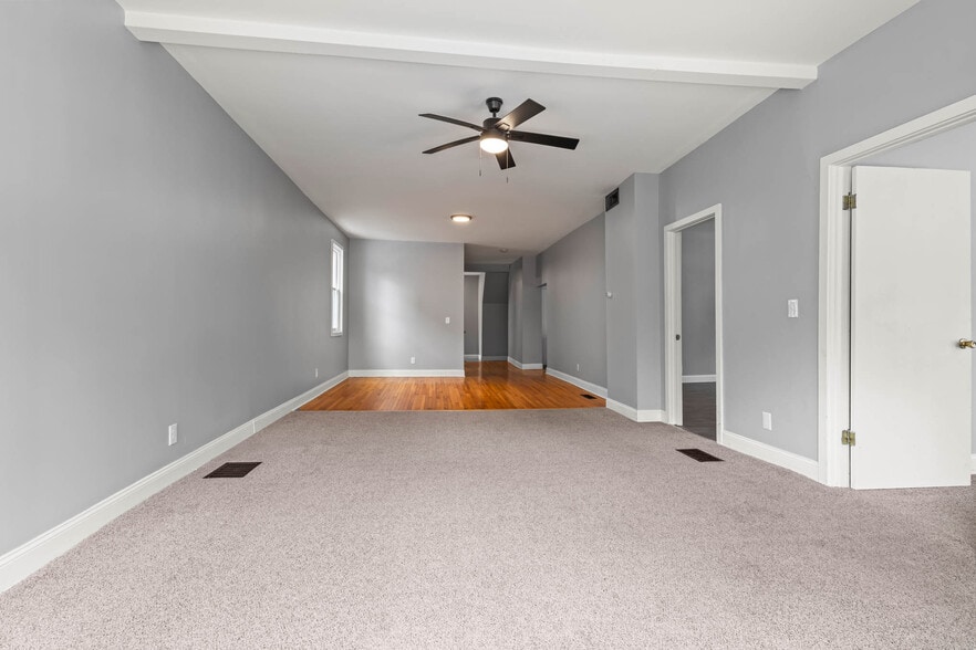 Building Photo - 208 S Swan St