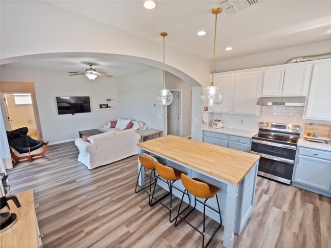 Building Photo - 4904 Adair Oak Dr