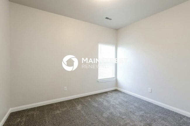 Building Photo - 3 Bedroom Pet-Friendly Home in CHARLESTOWN, IN with Main Street Renewal