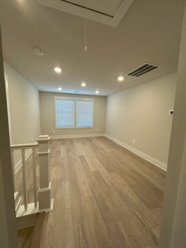 Building Photo - 128 Willoughby Wy