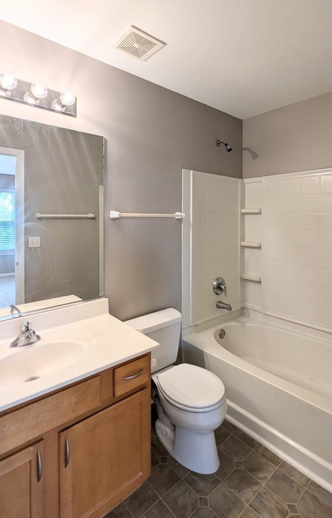 Building Photo - 14527 Patriot Square Dr E