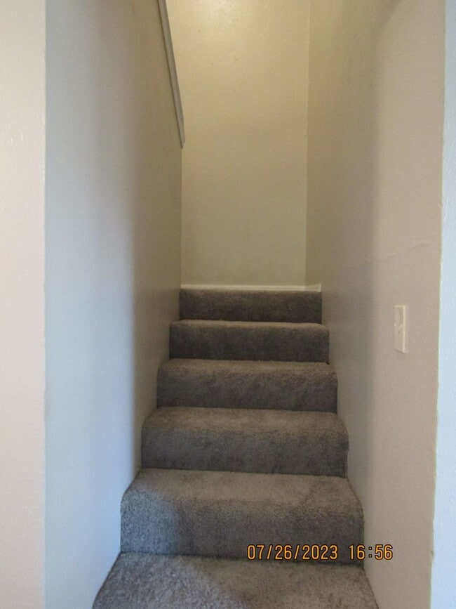 Building Photo - Very nice townhome located in the Heritage...