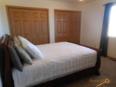 Building Photo - 4 BEDROOM | 2 BATH | SPLIT FOYER HOUSE | GARAGE | RAPID VALLEY