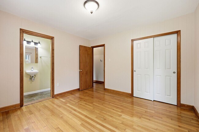 Building Photo - Charming home in Swannanoa, NC