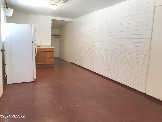 Building Photo - 720 N Irving Cir
