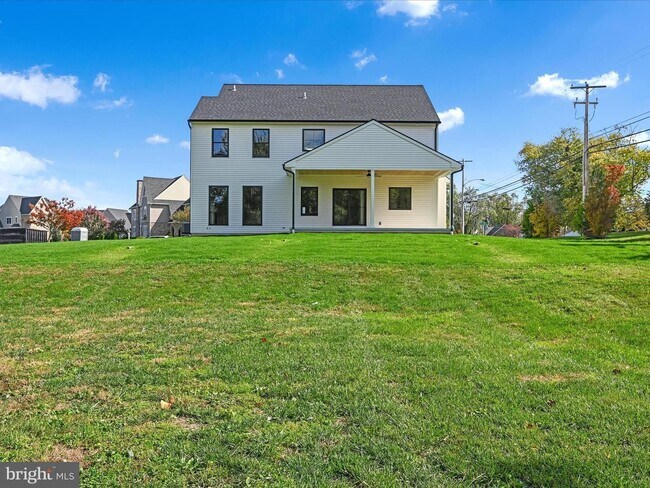 Building Photo - 4 Bed 3.5 Bath Brand New Custom Home in East Petersburg