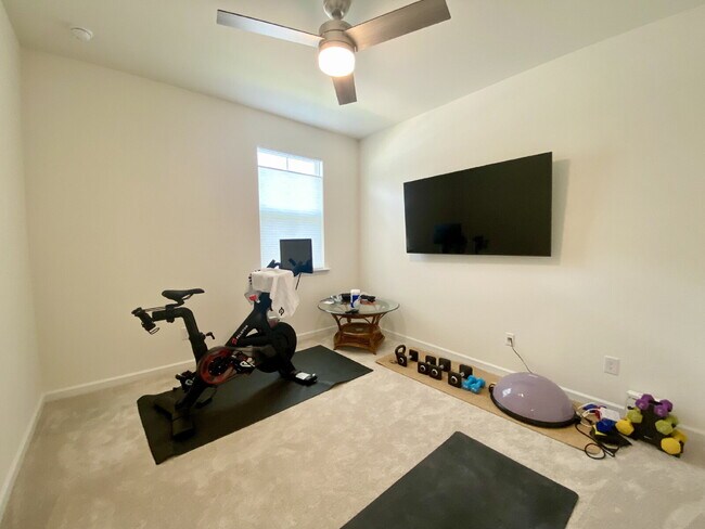 Building Photo - Four Bedroom Single Family Home in The Lak...