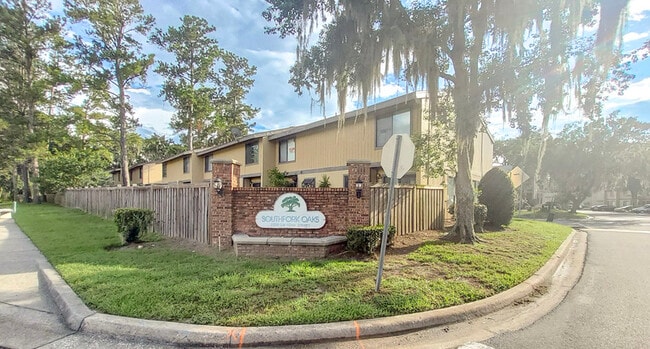 Building Photo - 2300 SW 43rd Street - C