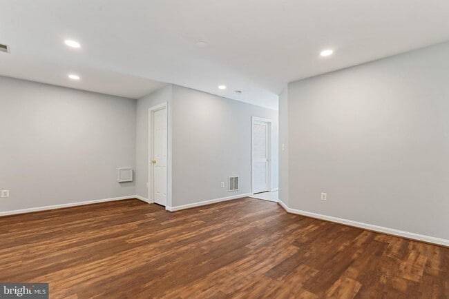 Building Photo - 45554 Reading Terrace