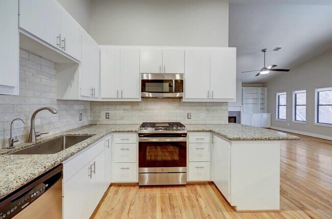 Building Photo - 5661 Larkin St