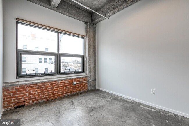 Building Photo - 4800 Brown St