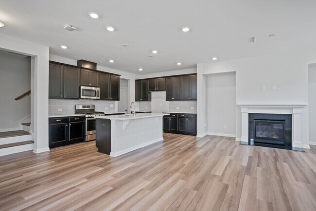 Building Photo - End Unit  Townhome | Open floor plan | 2 C...