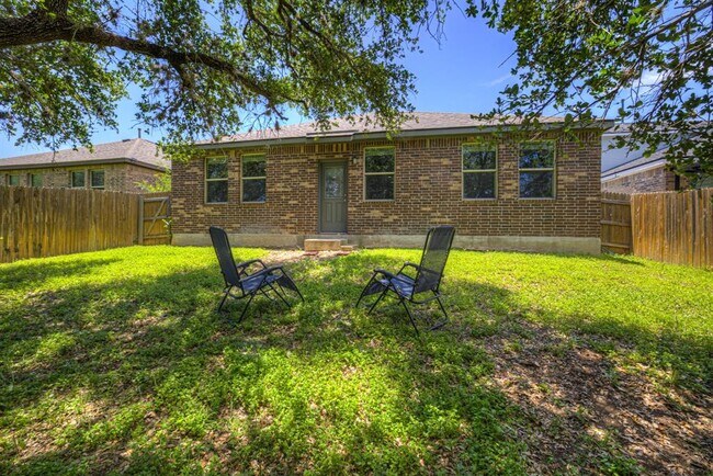 Building Photo - 216 Mary Max Cir