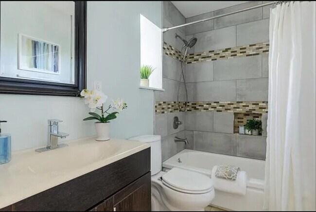 Building Photo - 1004 Airport Blvd