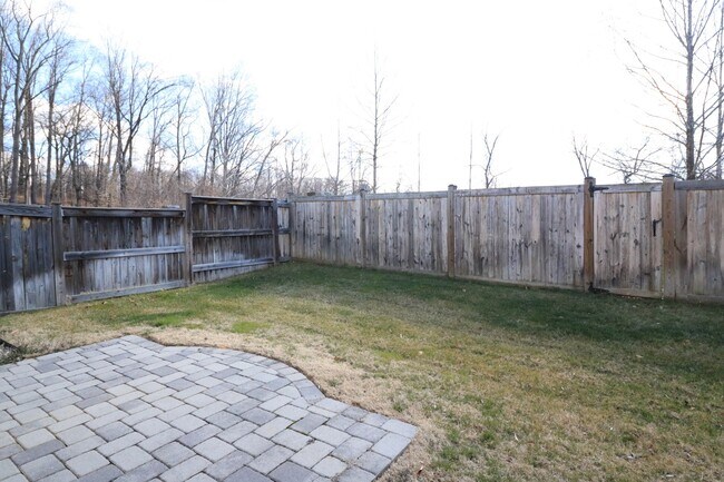 Building Photo - SHORT TERM LEASE AVAILABLE -- Luxury TH in Bethesda - 4 bed + 3.5 ba - Elevator TH in Gated commu...