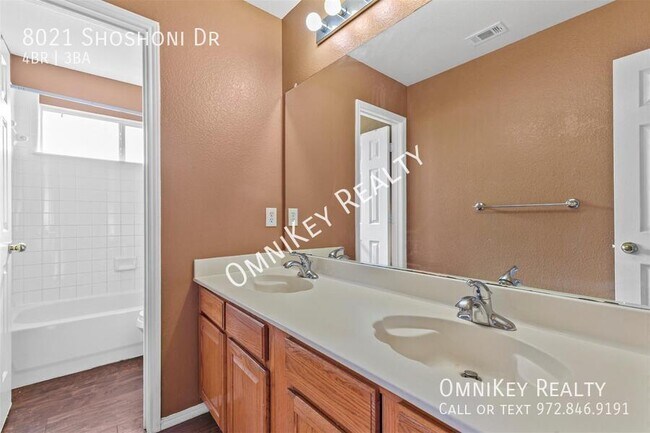 Building Photo - 8021 Shoshoni Dr