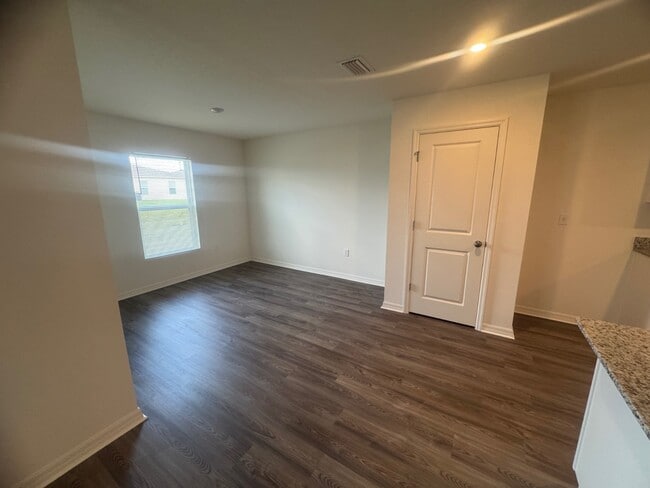 Building Photo - 1848 Grand Ridge St