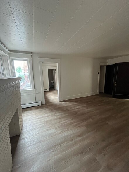 Building Photo - 1551 Hertel Ave