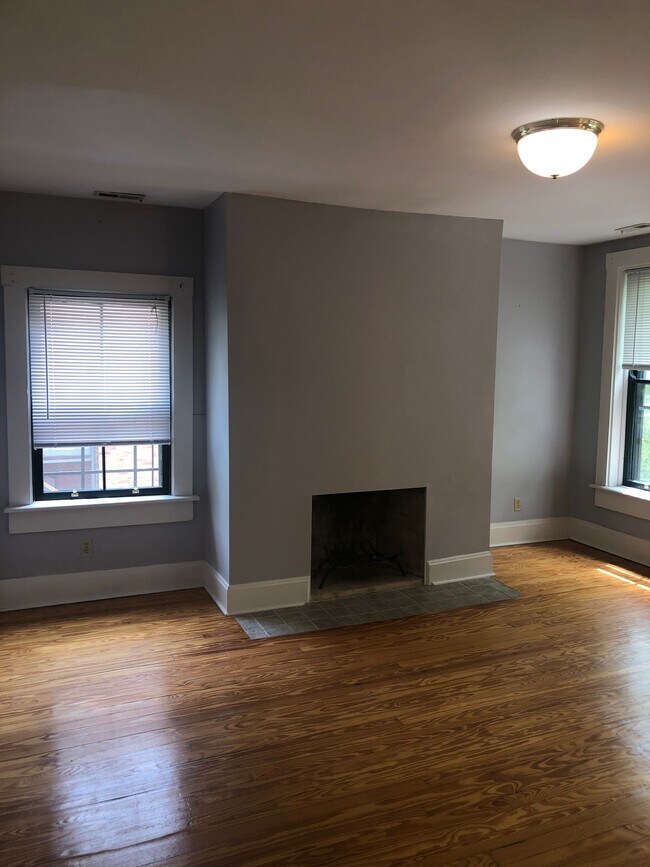 Building Photo - 426 Clark St