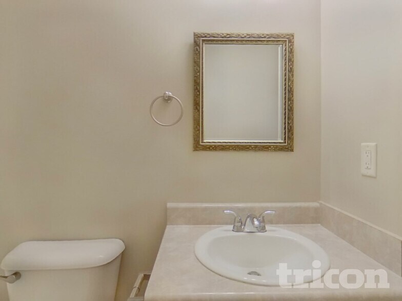 Building Photo - 136 Brookside Way