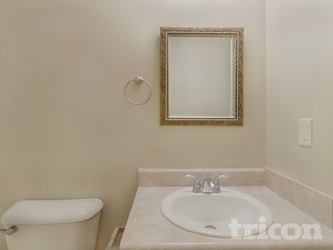 Building Photo - 136 Brookside Way