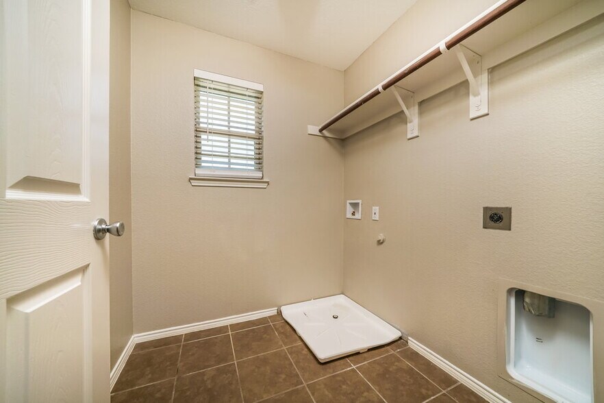 Building Photo - 1200 Sweetgum Dr