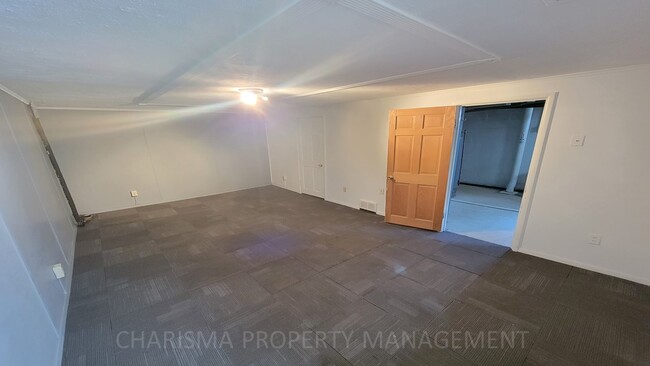 Building Photo - 700 S Hawthorne Ave