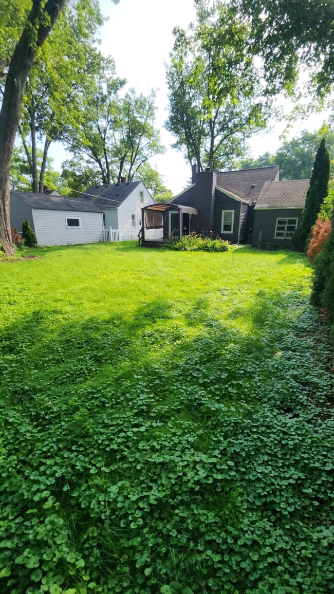 Building Photo - 1109 Ferris Ave