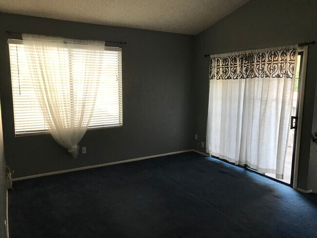 Building Photo - 1905 E University Dr